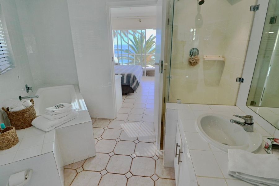 To Let 1 Bedroom Property for Rent in Clifton Western Cape